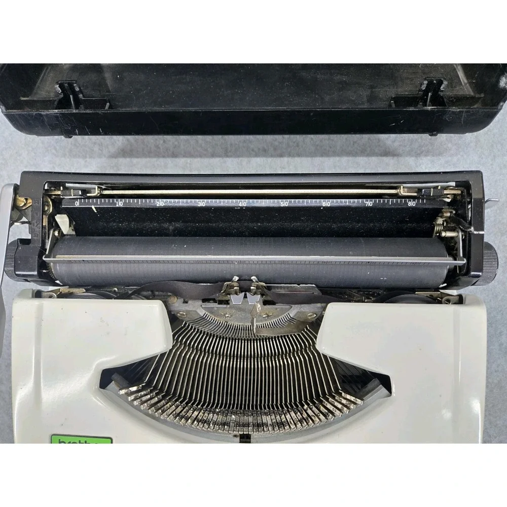 Vtg Brother 100 PORTABLE Mechanical Typewriter White Black Carry Case WORKING